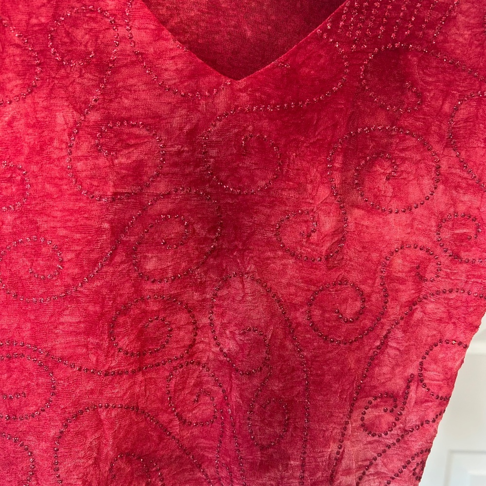 Hailee Red Shirt with Glitter Swirls, V Neck and 3/4 Sleeves Size L - Picture 5 of 12